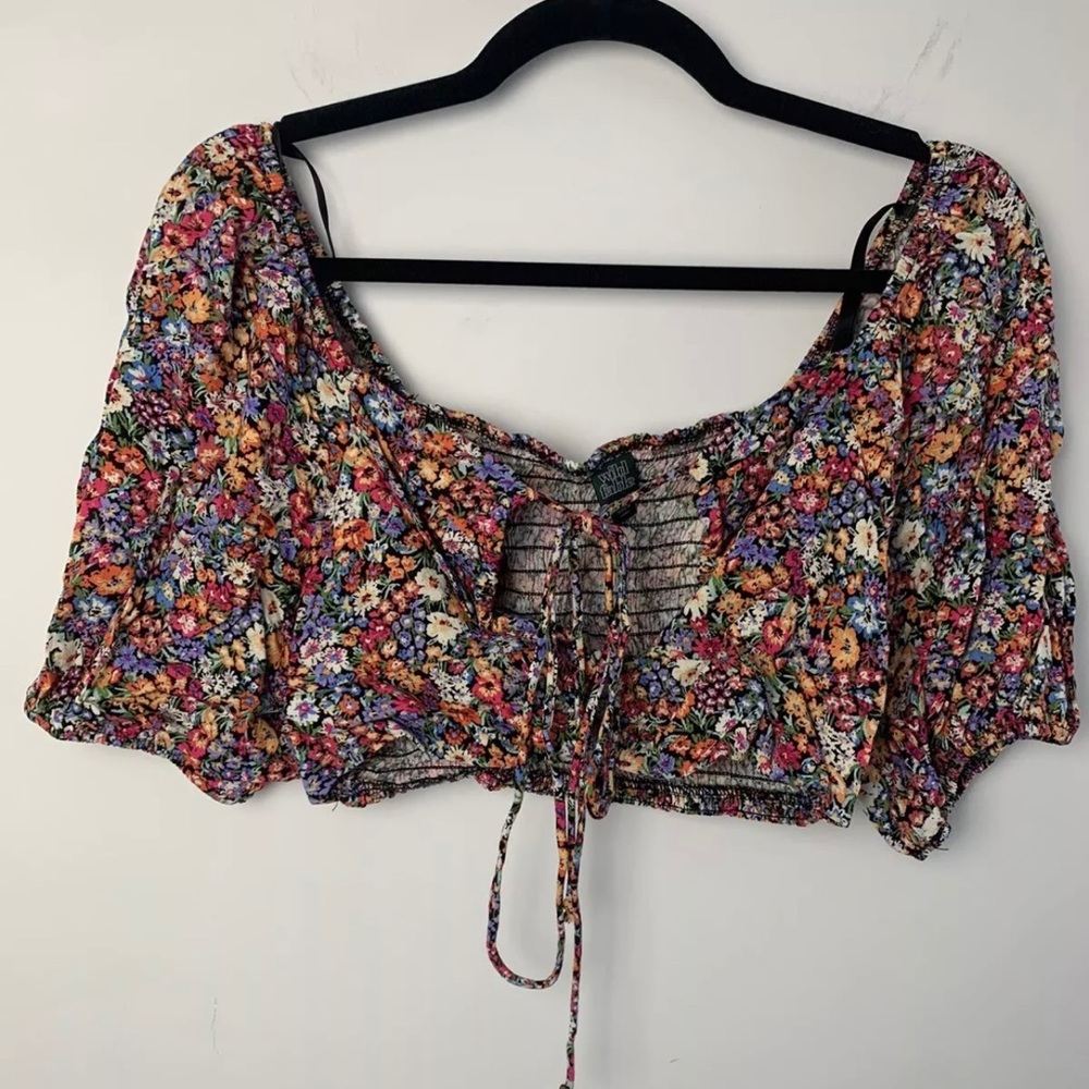 Wild fable flower pattern crop top with lace up in the middle